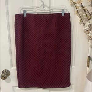 Burgundy black ‘scale’ print stretchy pencil skirt